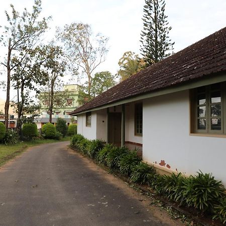Отель Sahyadri Ayurveda Pirmed Экстерьер фото